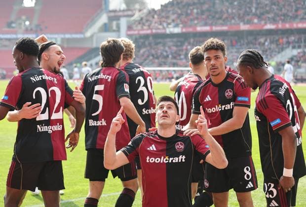 21.03.2026 - Fussball - Saison 2025 2026 - 2. Fussball - Bundesliga - 27. Spieltag: 1. FC Nürnberg FCN ( Club ) - 1. FC Kaiserslautern FCK ( Rote Roten Teufel ) - Sportfoto Zink DaMa - xdaxmax - DFL regulations prohibit any use of photographs as image sequences and or quasi-video - only for editorial use - Jubel Freude Torjubel nach Tor zum 1:0 - Luka Lochoshvili (24, 1. FC Nürnberg FCN ) und Mannschaft Team jubelt freut sich - Torschütze: Luka Lochoshvili (24, 1. FC Nürnberg FCN )