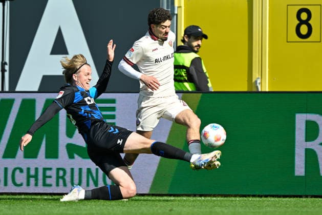 Paderborn, Home Deluxe Arena, 21.03.26, GER, Herren, 2.Bundesliga, Saison 2025-2026, SC Paderborn 07 - Dynamo Dresden Bild: v.li. im Zweikampf Felix GOETZE (Paderborn) und Ben BOBZIEN (Dresden) DFL regulations prohibit any use of photographs as image sequences and or quasi-video. NRW Deutschland