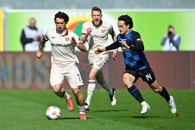 Paderborn, Home Deluxe Arena, 21.03.26, GER, Herren, 2.Bundesliga, Saison 2025-2026, SC Paderborn 07 - Dynamo Dresden Bild: v.li. im Zweikampf Jason CEKA (Dresden) und Mika BAUR (Paderborn) DFL regulations prohibit any use of photographs as image sequences and or quasi-video. NRW Deutschland