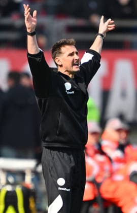 21.03.2026 - Fussball - Saison 2025 2026 - 2. Fussball - Bundesliga - 27. Spieltag: 1. FC Nürnberg FCN ( Club ) - 1. FC Kaiserslautern FCK ( Rote Roten Teufel ) - Sportfoto Zink - xwoxzix - DFL regulations prohibit any use of photographs as image sequences and or quasi-video - only for editorial use - Miroslav Miro Klose ( Trainer 1. FC Nürnberg FCN ) gestikuliert Geste