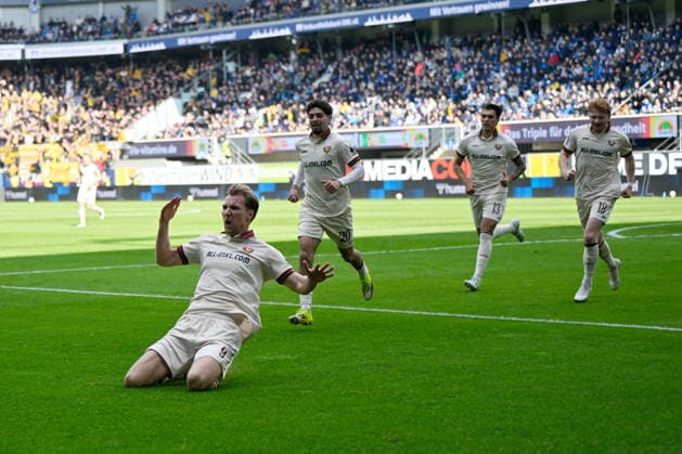 Paderborn, Home Deluxe Arena, 21.03.26, GER, Herren, 2.Bundesliga, Saison 2025-2026, SC Paderborn 07 - Dynamo Dresden Bild: Vincent VERMEIJ (Dresden) jubelt nach seinem Tor zum 0:1 DFL regulations prohibit any use of photographs as image sequences and or quasi-video. NRW Deutschland