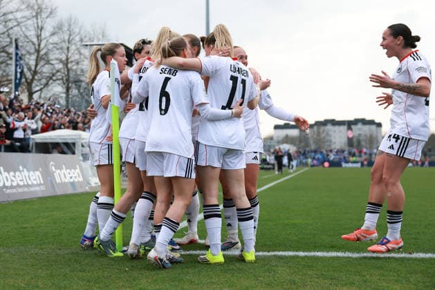 FRANKFURT AM MAIN, DEUTSCHLAND 21. MÄRZ 2026: Eintracht Frankfurt Frauen gegen HSV Frauen, 1. Frauen-Bundesliga, Stadion am Brentanobad. v.l., Torjubel, Goal celebration, celebrate the goal um Laura Freigang (Eintracht Frankfurt) Copyright: JoaquimxFerreira