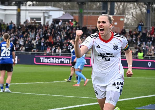 21.03.2026, xsltx, Fussball Google Pixel Frauen-Bundesliga, Eintracht Frankfurt - Hamburger SV v.l. Laura Freigang (Eintracht Frankfurt) erzielt das Tor zum 2:1 und dreht jubelnd ab (DFL DFB REGULATIONS PROHIBIT ANY USE OF PHOTOGRAPHS as IMAGE SEQUENCES and or QUASI-VIDEO)