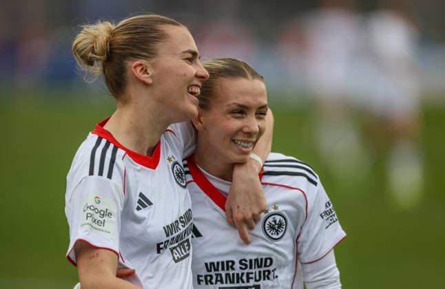 GER, Frankfurt, Eintracht Frankfurt vs Hamburger SV, Google Pixel Bundesliga, Fussball, DFB, Spielzeit 2025 2026, Stadion am Brentanobad, 21. Spieltag im Bild: Elisa Senß (Eintracht Frankfurt Frauen 6) erzielt das 3:1 per Elfmeter, Tor, Jubel und Freude, Emotionen mit Laura Freigang (Eintracht Frankfurt Frauen 10) DFB DFL REGULATIONS PROHIBIT ANY USE OF PHOTOGRAPHS AS IMAGE SEQUENCES AND OR QUASI-VIDEO, 21.03.2026 Copyright: HMBxMedia HendrikxHamelau