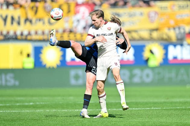 Paderborn, Home Deluxe Arena, 21.03.26, GER, Herren, 2.Bundesliga, Saison 2025-2026, SC Paderborn 07 - Dynamo Dresden Bild: v.li. im Zweikampf Felix GOETZE (Paderborn) und Vincent VERMEIJ (Dresden) DFL regulations prohibit any use of photographs as image sequences and or quasi-video. NRW Deutschland