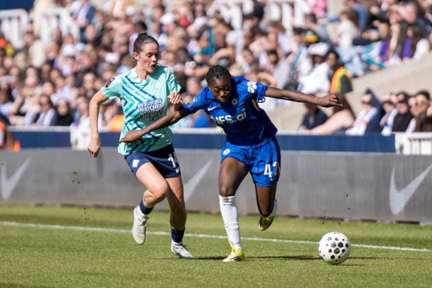LONDON, ENGLAND - MARCH 21: Chloe Sarwie of Chelsea wrestles with Freya Godftey of London City Lionesses during the Barclays Womens Super League match between London City Lionesses and Chelsea at the The Den on March 21, 2026 in London, England. (Photo by Claire Jeffrey Sports Press Photo) Copyright: xClairexJeffreyx xSPPx Sportspressphoto_SPR114835