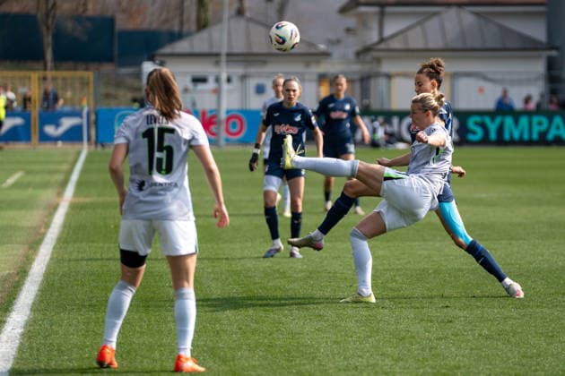 Google Pixel Frauen-Bundesliga: TSG Hoffenheim vs VfL Wolfsburg, Dietmar-Hopp-Stadion, 21.03.2026 Zweikampf zwischen Alexandra Popp (VfL Wolfsburg Frauen, 11) und Franziska Harsch (TSG Hoffenheim Frauen, 17) Google Pixel Frauen-Bundesliga: TSG Hoffenheim vs VfL Wolfsburg, Dietmar-Hopp-Stadion, 21.03.2026 DFB DFL REGULATIONS PROHIBIT ANY USE OF PHOTOGRAPHS AS IMAGE SEQUENCES AND OR QUASI-VIDEO. Copyright: xBEAUTILUSxSPORTS Hillx