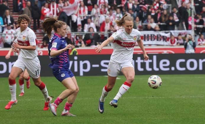 Stuttgart , Fußball Frauen 2. Bundesliga , VfB Stuttgart vs. 1. FSV Mainz 05 , Maximiliane Rall ( VfB )