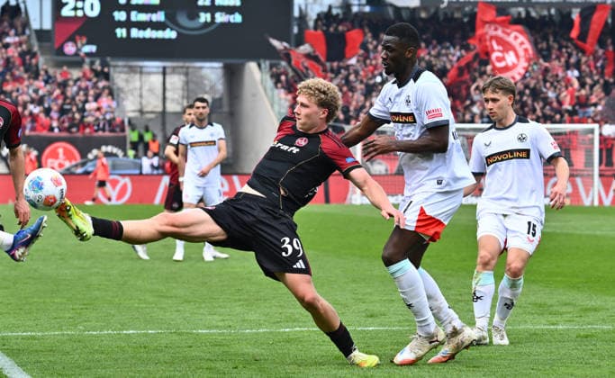 21.03.2026 - Fussball - Saison 2025 2026 - 2. Fussball - Bundesliga - 27. Spieltag: 1. FC Nürnberg FCN ( Club ) - 1. FC Kaiserslautern FCK ( Rote Roten Teufel ) - Sportfoto Zink - xwoxzix - DFL regulations prohibit any use of photographs as image sequences and or quasi-video - only for editorial use - Piet Scobel (39, 1. FC Nürnberg FCN ) Maxwell Gyamfi (4, 1. FC Kaiserslautern FCK )