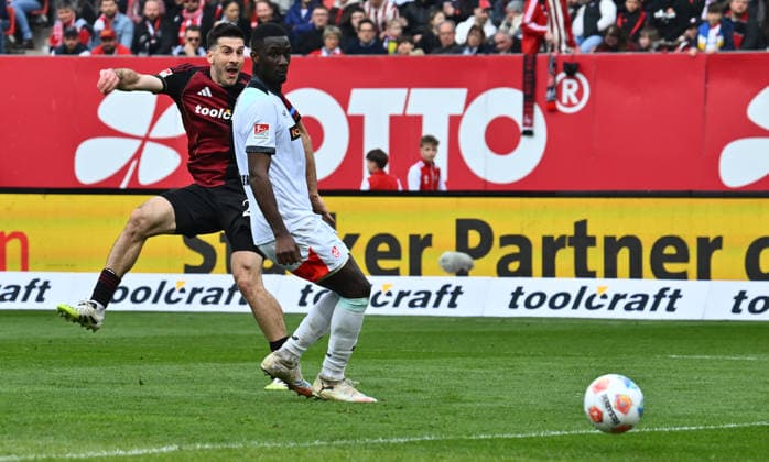 21.03.2026 - Fussball - Saison 2025 2026 - 2. Fussball - Bundesliga - 27. Spieltag: 1. FC Nürnberg FCN ( Club ) - 1. FC Kaiserslautern FCK ( Rote Roten Teufel ) - Sportfoto Zink - xwoxzix - DFL regulations prohibit any use of photographs as image sequences and or quasi-video - only for editorial use - Luka Lochoshvili (24, 1. FC Nürnberg FCN ) erzielt Treffer Tor Torschuß zum 3:0 gegen Maxwell Gyamfi (4, 1. FC Kaiserslautern FCK ) -