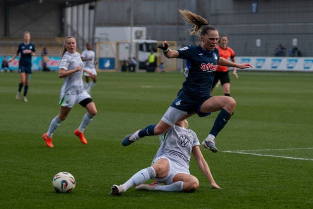 Google Pixel Frauen-Bundesliga: TSG Hoffenheim vs VfL Wolfsburg, Dietmar-Hopp-Stadion, 21.03.2026 Zweikampf zwischen Guro Bergsvand (VfL Wolfsburg Frauen, 20) und Jill Janssens (TSG Hoffenheim Frauen, 9) Google Pixel Frauen-Bundesliga: TSG Hoffenheim vs VfL Wolfsburg, Dietmar-Hopp-Stadion, 21.03.2026 DFB DFL REGULATIONS PROHIBIT ANY USE OF PHOTOGRAPHS AS IMAGE SEQUENCES AND OR QUASI-VIDEO. Copyright: xBEAUTILUSxSPORTS Hillx
