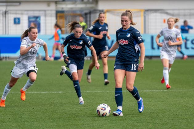Google Pixel Frauen-Bundesliga: TSG Hoffenheim vs VfL Wolfsburg, Dietmar-Hopp-Stadion, 21.03.2026 Am Ball Valesca Ampoorter (TSG Hoffenheim Frauen, 18) Google Pixel Frauen-Bundesliga: TSG Hoffenheim vs VfL Wolfsburg, Dietmar-Hopp-Stadion, 21.03.2026 DFB DFL REGULATIONS PROHIBIT ANY USE OF PHOTOGRAPHS AS IMAGE SEQUENCES AND OR QUASI-VIDEO. Copyright: xBEAUTILUSxSPORTS Hillx