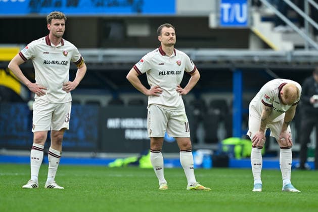 Paderborn, Home Deluxe Arena, 21.03.26, GER, Herren, 2.Bundesliga, Saison 2025-2026, SC Paderborn 07 - Dynamo Dresden Bild: v.li. Luca HERRMANN (Dresden), Jakob LEMMER (Dresden) und Nils FROELING (Dresden) DFL regulations prohibit any use of photographs as image sequences and or quasi-video. NRW Deutschland