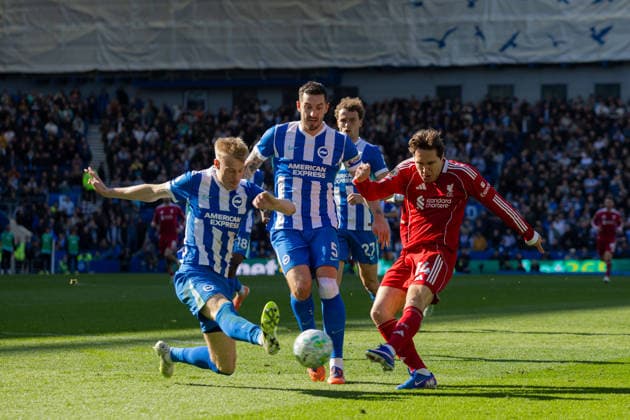 Football - FA Premier League - Brighton & Hove Albion FC v Liverpool FC BRIGHTON & HOVE, ENGLAND - Saturday, March 21, 2026: Liverpool s Federico Chiesa (R) has his shot blocked by Brighton & Hove Albion s Jan Paul van Hecke during the FA Premier League match between Brighton & Hove Albion FC and Liverpool FC at the AMEX Community Stadium. (Photo by David Rawcliffe Propaganda) BRIGHTON & HOVE AMEX Community Stadium SUSSEX ENGLAND  Copyright: xDavidxRawcliffex P2026-03-21-Brighton_Liverpool-101