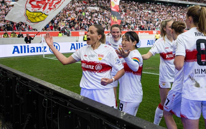 Deutschland: VfB Stuttgart Frauen vs 1. FSV Mainz 05 Frauen, 20. Spieltag, 2. Frauen-Bundesliga, MHP-Arena (Stuttgart): Jubel von VfB Stuttgart Frauen nach 1:1 von Dafina Redzepi, (VfB Stuttgart Frauen, 7) Stuttgart MHP-Arena Baden-Württemberg Deutschland Copyright: xBenedictxChristx