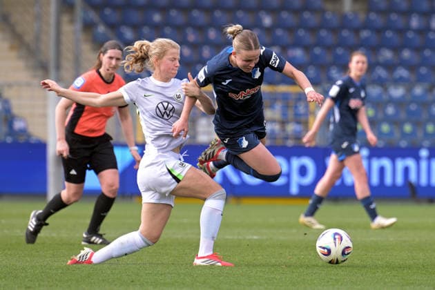 Laura Gloning (TSG 1899 Hoffenheim, 20) am mit Ball im Zweikampf mit Justine Kielland (VfL Wolfsburg, 18) GER, TSG 1899 Hoffenheim vs. VfL Wolfsburg, Fussball, Google Pixel Frauen-Bundesliga, Saison 2025 2026, 21.03.2026 DFB DFL regulations prohibit any use of photographs as image sequences and or quasi-video GER, TSG 1899 Hoffenheim vs. VfL Wolfsburg, Fussball, Google Pixel Frauen-Bundesliga, Saison 2025 2026, 21.03.2026 Hoffenheim *** Laura Gloning TSG 1899 Hoffenheim, 20 am with ball in duel with Justine Kielland VfL Wolfsburg, 18 GER, TSG 1899 Hoffenheim vs VfL Wolfsburg, Football, Google Pixel Frauen Bundesliga, Saison 2025 2026, 21 03 2026 DFB DFL regulations prohibit any use of photographs as image sequences and or quasi video GER, TSG 1899 Hoffenheim vs VfL Wolfsburg, Football, Google Pixel Frauen Bundesliga, Saison 2025 2026, 21 03 2026 Hoffenheim Copyright: xEibner-Pressefoto TobiasxBaurx EP_TBR