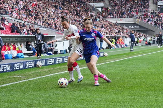 Nicole Billa (VfB Stuttgart, 26) im Zweikampf mit Maja Pageler (1. FSV Mainz 05, 37), GER, VfB Stuttgart vs. 1. FSV Mainz 05, Fussball, Frauen, 2. Bundesliga, 20. Spieltag, Saison 2025 2026, 21.03.2026, GER, VfB Stuttgart vs. 1. FSV Mainz 05, Fussball, Frauen, 2. Bundesliga, 20. Spieltag, Saison 2025 2026, 21.03.2026 Stuttgart Copyright: xEibner-Pressefoto ChristianxLangx EP_CLG