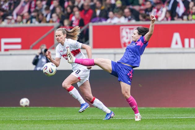 Emma Junold (1. FSV Mainz 05, 22) klaert den Ball vor Maximiliane Rall (VfB Stuttgart, 08), GER, VfB Stuttgart vs. 1. FSV Mainz 05, Fussball, Frauen, 2. Bundesliga, 20. Spieltag, Saison 2025 2026, 21.03.2026, GER, VfB Stuttgart vs. 1. FSV Mainz 05, Fussball, Frauen, 2. Bundesliga, 20. Spieltag, Saison 2025 2026, 21.03.2026 Stuttgart Copyright: xEibner-Pressefoto ChristianxLangx EP_CLG