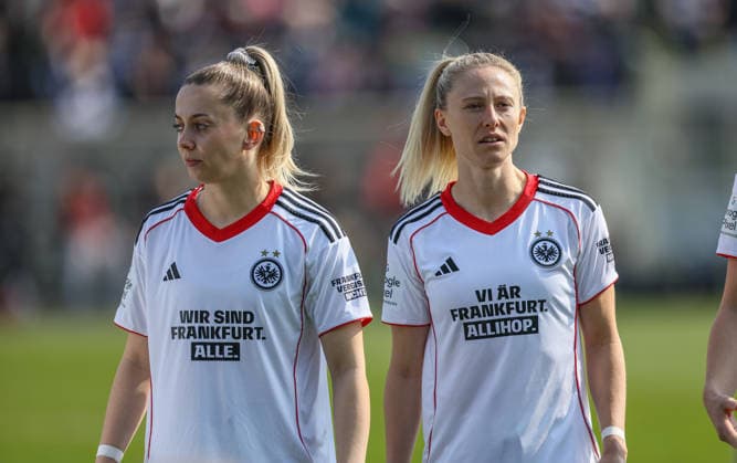 GER, Frankfurt, Eintracht Frankfurt vs Hamburger SV, Google Pixel Bundesliga, Fussball, DFB, Spielzeit 2025 2026, Stadion am Brentanobad, 21. Spieltag im Bild: Nina Lührsen (Eintracht Frankfurt Frauen 11) und Rebecka Blomqvist (Eintracht Frankfurt Frauen 28), Trikotaktion gegen Rassismus DFB DFL REGULATIONS PROHIBIT ANY USE OF PHOTOGRAPHS AS IMAGE SEQUENCES AND OR QUASI-VIDEO, 21.03.2026 *** GER, Frankfurt, Eintracht Frankfurt vs Hamburger SV, Google Pixel Bundesliga, Football, DFB, Season 2025 2026, Stadion am Brentanobad, 21 Matchday in picture Nina Lührsen Eintracht Frankfurt Women 11 and Rebecka Blomqvist Eintracht Frankfurt Women 28 , Shirt campaign against racism DFB DFL REGULATIONS PROHIBIT ANY USE OF PHOTOGRAPHS AS IMAGE SEQUENCES AND OR QUASI VIDEO, 21 03 2026 Copyright: HMBxMedia HendrikxHamelau