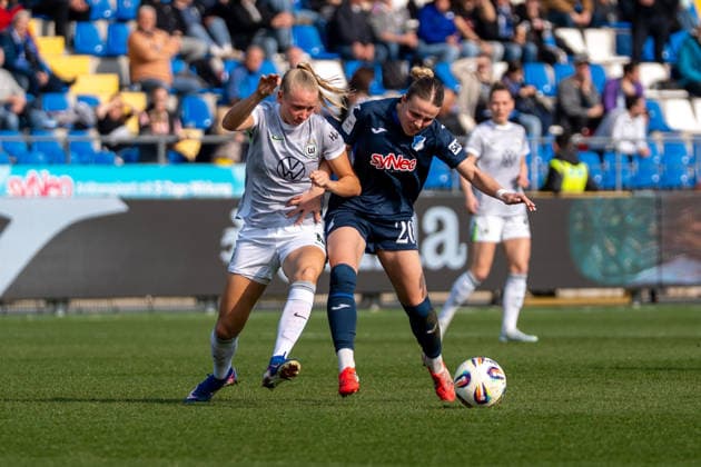 Google Pixel Frauen-Bundesliga: TSG Hoffenheim vs VfL Wolfsburg, Dietmar-Hopp-Stadion, 21.03.2026 Zweikampf zwischen Laura Gloning (TSG Hoffenheim Frauen, 20) und Janina Minge (VfL Wolfsburg Frauen, 6) Google Pixel Frauen-Bundesliga: TSG Hoffenheim vs VfL Wolfsburg, Dietmar-Hopp-Stadion, 21.03.2026 DFB DFL REGULATIONS PROHIBIT ANY USE OF PHOTOGRAPHS AS IMAGE SEQUENCES AND OR QUASI-VIDEO. Copyright: xBEAUTILUSxSPORTS Hillx