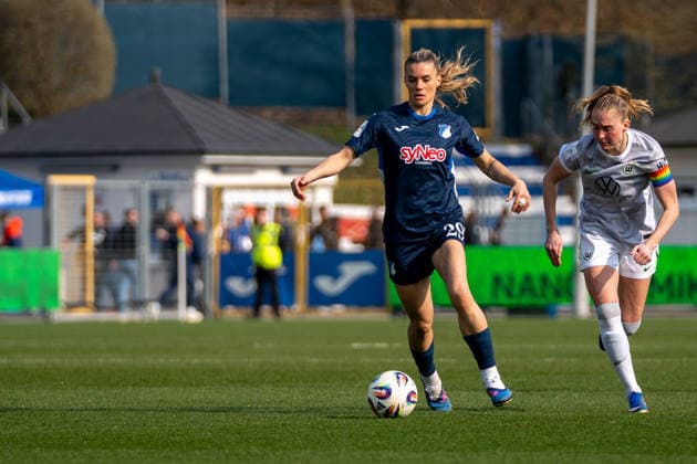 Google Pixel Frauen-Bundesliga: TSG Hoffenheim vs VfL Wolfsburg, Dietmar-Hopp-Stadion, 21.03.2026 Zweikampf zwischen Selina Cerci (TSG Hoffenheim Frauen, 29) und Janina Minge (VfL Wolfsburg Frauen, 6) Google Pixel Frauen-Bundesliga: TSG Hoffenheim vs VfL Wolfsburg, Dietmar-Hopp-Stadion, 21.03.2026 DFB DFL REGULATIONS PROHIBIT ANY USE OF PHOTOGRAPHS AS IMAGE SEQUENCES AND OR QUASI-VIDEO. Copyright: xBEAUTILUSxSPORTS Hillx