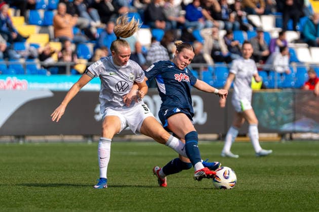 Google Pixel Frauen-Bundesliga: TSG Hoffenheim vs VfL Wolfsburg, Dietmar-Hopp-Stadion, 21.03.2026 Zweikampf zwischen Laura Gloning (TSG Hoffenheim Frauen, 20) und Janina Minge (VfL Wolfsburg Frauen, 6) Google Pixel Frauen-Bundesliga: TSG Hoffenheim vs VfL Wolfsburg, Dietmar-Hopp-Stadion, 21.03.2026 DFB DFL REGULATIONS PROHIBIT ANY USE OF PHOTOGRAPHS AS IMAGE SEQUENCES AND OR QUASI-VIDEO. Copyright: xBEAUTILUSxSPORTS Hillx