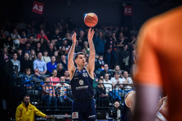 easycredit BBL Basketball Bundesliga 2025 2026 25. Spieltag 21.03.2026 Science City Jena vs SYNTAINICS MBC Jure Planinic (MBC) beim Wurf Sparkassen Arena