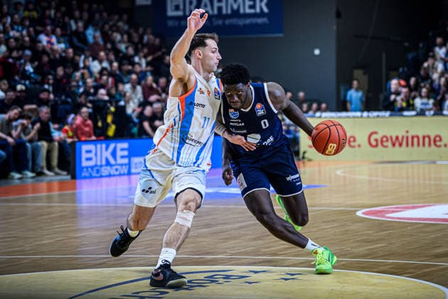 easycredit BBL Basketball Bundesliga 2025 2026 25. Spieltag 21.03.2026 Science City Jena vs SYNTAINICS MBC v.re. am Ball Khyri Thomas (MBC) gegen Jack Pagenkopf (Jena) Sparkassen Arena