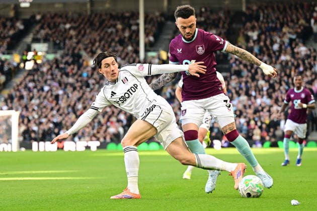 Fulham v Burnley, Premier League Fulham forward Harry Wilson (8) battles for possession with Burnley defender Quilindschy Hartman (3) during the Premier League match between Fulham and Burnley at Craven Cottage, London, UK on 21 March 2026. London Craven Cottage Greater London UK Editorial use only DataCo restrictions apply See www.football-dataco.com , Copyright: xDennisxGoodwinx PSI-23930-0026