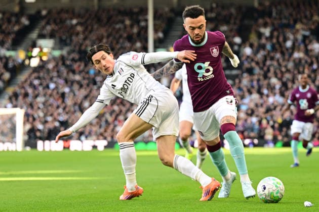 Fulham v Burnley, Premier League Fulham forward Harry Wilson (8) battles for possession with Burnley defender Quilindschy Hartman (3) during the Premier League match between Fulham and Burnley at Craven Cottage, London, UK on 21 March 2026. London Craven Cottage Greater London UK Editorial use only DataCo restrictions apply See www.football-dataco.com , Copyright: xDennisxGoodwinx PSI-23930-0027