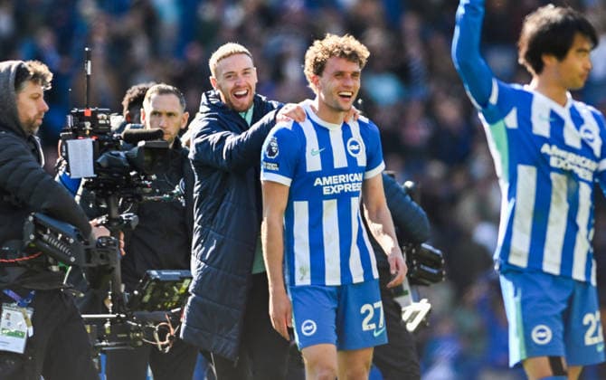 Jason Steele of Brighton pats Mats Wieffer of Brighton on the bak after their win during the Premier League match between Brighton and Hove Albion and Liverpool at the American Express Stadium , Brighton , UK - 21st March 2026 Brighton & Hove Albion vs Liverpool Premier League Football, Amex Stadium, Sussex, United Kingdom - 21 Mar 2026Brighton Amex Stadium Sussex United Kingdom Editorial use only. No merchandising. For Football images FA and Premier League restrictions apply inc. no internet mobile usage without FAPL license - for details contact Football Dataco  Copyright: xSimonxDack TPI Shutterstockx 16784403ak