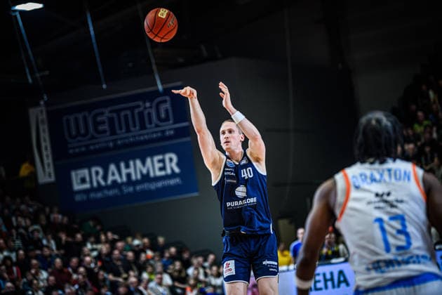easycredit BBL Basketball Bundesliga 2025 2026 25. Spieltag 21.03.2026 Science City Jena vs SYNTAINICS MBC Collin Welp (MBC) mit dem 3er Wurf Sparkassen Arena