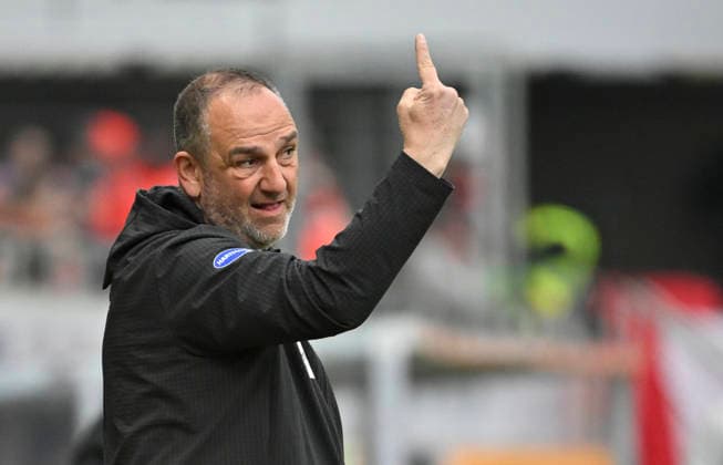Trainer Coach Frank Schmidt 1. FC Heidenheim 1846 FCH am Spielfeldrand Gestik Geste 1. FC Heidenheim 1846 FCH vs Bayer 04 Leverkusen B04 21.03.2026 DFL REGULATIONS PROHIBIT ANY USE OF PHOTOGRAPHS AS IMAGE SEQUENCES AND OR QUASI-VIDEO 1. FC Heidenheim 1846 FCH vs Bayer 04 Leverkusen *** Coach Coach Frank Schmidt 1 FC Heidenheim 1846 FCH on the sidelines Gesture Gesture 1 FC Heidenheim 1846 FCH vs Bayer 04 Leverkusen B04 21 03 2026 DFL REGULATIONS PROHIBIT ANY USE OF PHOTOGRAPHS AS IMAGE SEQUENCES AND OR QUASI VIDEO 1 FC Heidenheim 1846 FCH vs Bayer 04 Leverkusen