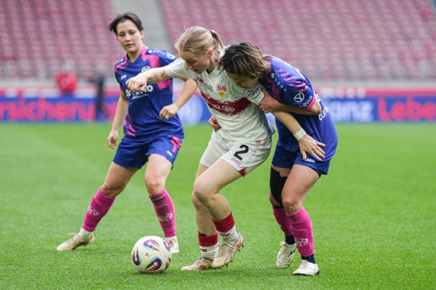 Linette Hofmann (VfB Stuttgart, 02) im Zweikampf mit Yurina Imai (1. FSV Mainz 05, 14), GER, VfB Stuttgart vs. 1. FSV Mainz 05, Fussball, Frauen, 2. Bundesliga, 20. Spieltag, Saison 2025 2026, 21.03.2026, GER, VfB Stuttgart vs. 1. FSV Mainz 05, Fussball, Frauen, 2. Bundesliga, 20. Spieltag, Saison 2025 2026, 21.03.2026 Stuttgart Copyright: xEibner-Pressefoto ChristianxLangx EP_CLG