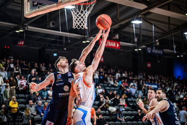 easycredit BBL Basketball Bundesliga 2025 2026 25. Spieltag 21.03.2026 Science City Jena vs SYNTAINICS MBC v.re. Jack Pagenkopf (Jena) beim Korbleger gegen Jure Planinic (MBC) Sparkassen Arena
