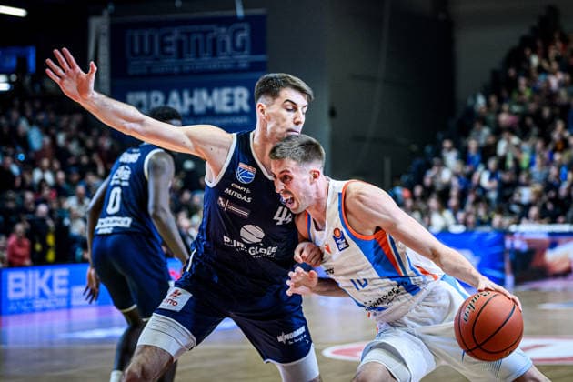 easycredit BBL Basketball Bundesliga 2025 2026 25. Spieltag 21.03.2026 Science City Jena vs SYNTAINICS MBC v.re. im Duell Joe Wieskamp (Jena) gegen Jure Planinic (MBC) Sparkassen Arena