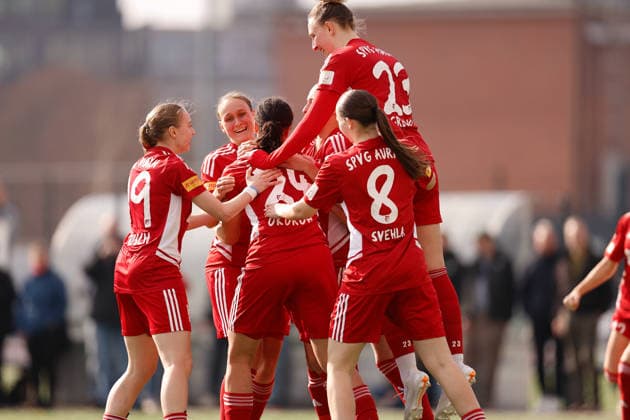 Fußball I Frauen I Saison 2025-2026 I Regionalliga Nord I 15. Spieltag I St. Pauli - SpVg Aurich I 21.03.2026 Lara Frisch (19, SpVg Aurich) Angelina-Michelle Wunder (41, SpVg Aurich) Marie Okoroh (24, SpVg Aurich) Dorothea Elisabeth Greulich (23, SpVg Aurich) Milla Svehla (8, SpVg Aurich) jubeln nach einem Tor. Heiligengeistfeld Feldstraße 1 Hamburg Deutschland Copyright: xLobeca CedricxSiefkerx