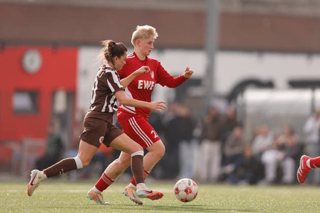 Fußball I Frauen I Saison 2025-2026 I Regionalliga Nord I 15. Spieltag I St. Pauli - SpVg Aurich I 21.03.2026 Linnea Taube (20, FC St. Pauli) Mareike Assing (21, SpVg Aurich) Heiligengeistfeld Feldstraße 1 Hamburg Deutschland Copyright: xLobeca CedricxSiefkerx