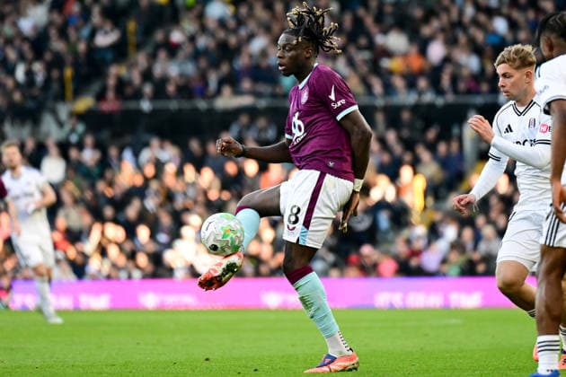 Fulham v Burnley, Premier League Burnley midfielder Lesley Ugochukwu (8) Controls the ball during the Premier League match between Fulham and Burnley at Craven Cottage, London, UK on 21 March 2026. London Craven Cottage Greater London UK Editorial use only DataCo restrictions apply See www.football-dataco.com , Copyright: xDennisxGoodwinx PSI-23930-0052