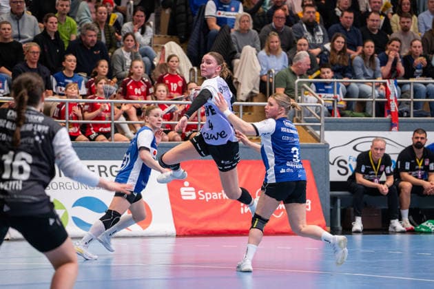 HSG Blomberg-Lippe (GER) vs. Vfl Oldenburg (GER), Handball, 1. Handball Bundesliga Frauen, 20. Spieltag, 21.3.2026, Saision 2025 2026, Blomberg Toni-Luisa Reinemann (Vfl Oldenburg, 04) im Torwurf Blomberg Sporthalle an der Ulmenallee Deutschland