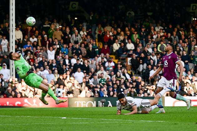 Fulham v Burnley, Premier League Burnley midfielder Josh Laurent (29) fouls Fulham Forward Raul Jiminez (7) conceding a penalty during the Premier League match between Fulham and Burnley at Craven Cottage, London, UK on 21 March 2026. London Craven Cottage Greater London UK Editorial use only DataCo restrictions apply See www.football-dataco.com , Copyright: xDennisxGoodwinx PSI-23930-0062