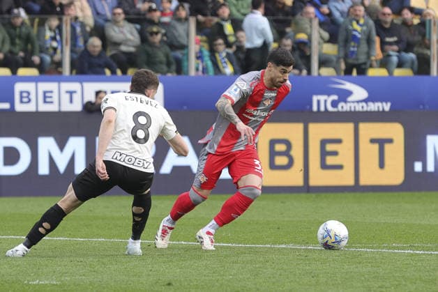CALCIO - Serie A - Parma Calcio vs US Cremonese Martin Payero of US Cremonese contrast1 Nahuel Estevez of Parma AC during Parma Calcio vs US Cremonese, 30Â° Serie A Enilive 2025-26 game at Ennio Tardini stadium in Parma (PR), Italy, on March 21, 2026. Parma Italy  Copyright: xIPAxSport ABACAx