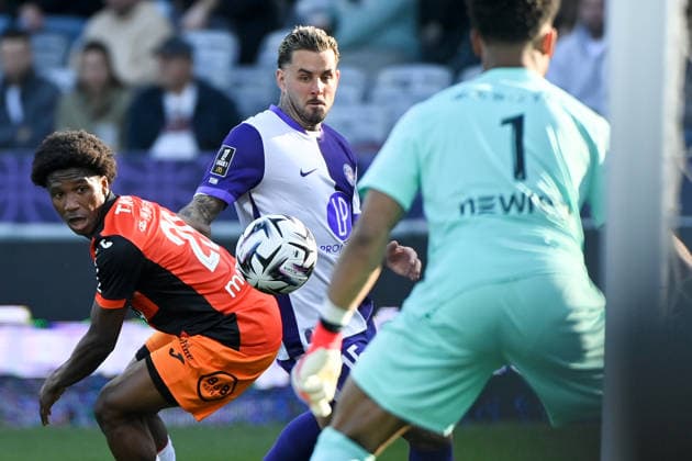 Toulouse FC v FC Lorient - Ligue 1 McDonald s 2025 2026 29 Karim DERMANE (fcl) - 15 Aron Leonard DONNUM (tfc) during the Ligue 1 McDonald s match between Toulouse and Lorient at Stadium de Toulouse on March 21, 2026 in Toulouse, France. Toulouse France  Copyright: xFEPx 776348331