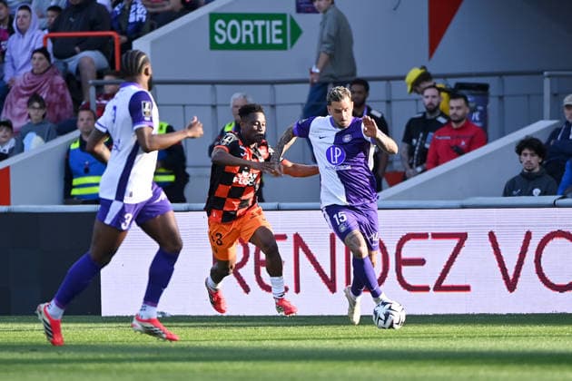 Toulouse FC v FC Lorient - Ligue 1 McDonald s 2025 2026 43 Arsene KOUASSI (fcl) - 15 Aron Leonard DONNUM (tfc) during the Ligue 1 McDonald s match between Toulouse and Lorient at Stadium de Toulouse on March 21, 2026 in Toulouse, France. Toulouse France  Copyright: xFEPx 776348331