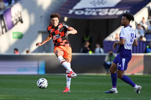 Toulouse FC v FC Lorient - Ligue 1 McDonald s 2025 2026 10 Yann GBOHO (tfc) - 08 Noah CADIOU (fcl) during the Ligue 1 McDonald s match between Toulouse and Lorient at Stadium de Toulouse on March 21, 2026 in Toulouse, France. Toulouse France  Copyright: xFEPx 776348331