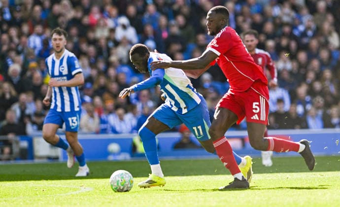 Yankuba Minteh of Brighton is pulled back by Ibrahima Konate of Liverpool during the Premier League match between Brighton and Hove Albion and Liverpool at the American Express Stadium , Brighton , UK - 21st March 2026 Brighton & Hove Albion vs Liverpool Premier League Football, Amex Stadium, Sussex, United Kingdom - 21 Mar 2026Brighton Amex Stadium Sussex United Kingdom Editorial use only. No merchandising. For Football images FA and Premier League restrictions apply inc. no internet mobile usage without FAPL license - for details contact Football Dataco  Copyright: xSimonxDack TPI Shutterstockx 16784403bc