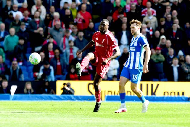 Brighton and Hove Albion v Liverpool, Premier League Jack Hinshelwood Midfielder of Brighton and Hove Albion watches on as Ibrahima Konate Defender of Liverpool clears the ball during the Premier League match between Brighton and Hove Albion and Liverpool at the American Express Stadium, Brighton and Hove, UK on 21 March 2026. Brighton and Hove American Express Stadium East Sussex UK Editorial use only DataCo restrictions apply See www.football-dataco.com , Copyright: xJeffxMoodx PSI-23949-0075
