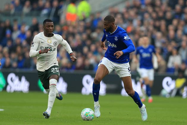 21st March 2026; Hill Dickinson Stadium, Liverpool, England; Premier League Football, Everton versus Chelsea; Beto of Everton breaks away from Moises Caicedo of Chelsea  DavidxBlunsden Content restricted for UK based newspaper