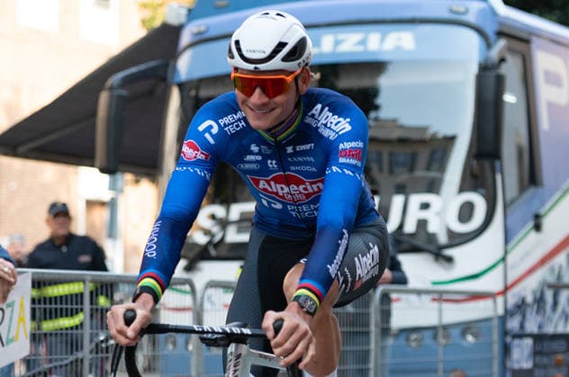 Start Of Milano Sanremo 2026 Mathieu Van Der Poel of Alpecin-Premier Tech at the start of Milano-Sanremo 2026 in Pavia, Italy, on March 21, 2026. Pavia Italy  Copyright: xSilviaxColombox originalFilename:colombo-notitle260321_npWI1.jpg