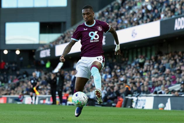 Fulham v Burnley - Premier League Jaidon Anthony of Burnley controls the ball during the Premier League match between Fulham and Burnley at Craven Cottage in London on March 21, 2026. London Greater London United Kingdom  Copyright: xMIxNewsx originalFilename:fletcher-fulhamvs260321_np9wt.jpg